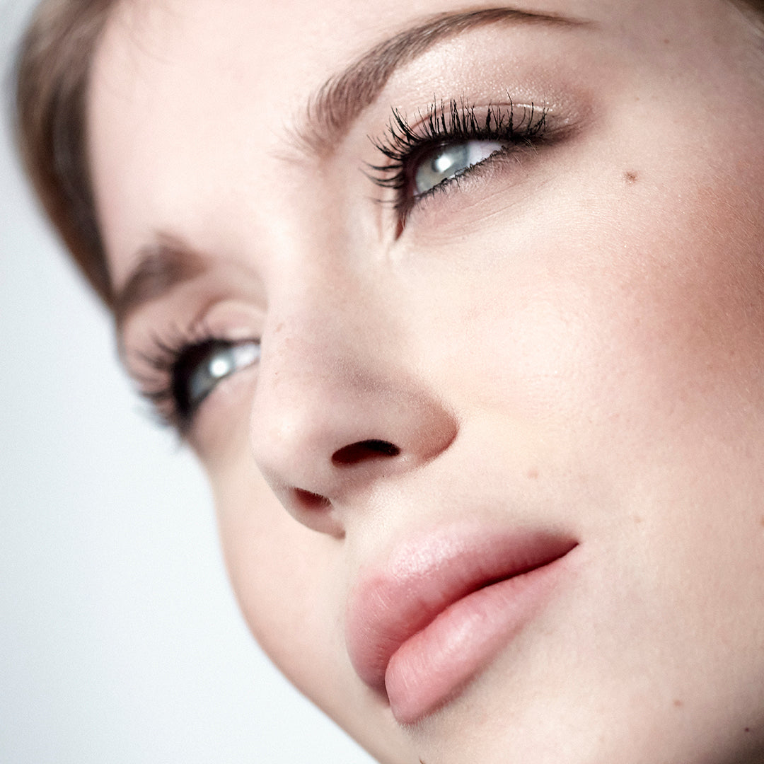 Camille porte le mascara Volume naturel