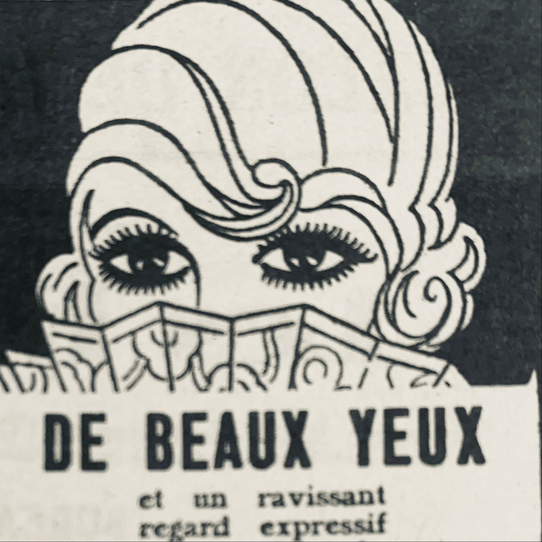 Histoire du mascara : origines, invention et évolution au XXe siècle
