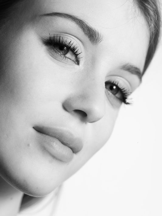 Est-ce que le mascara abîme les cils ? Mauvaises habitudes à éviter